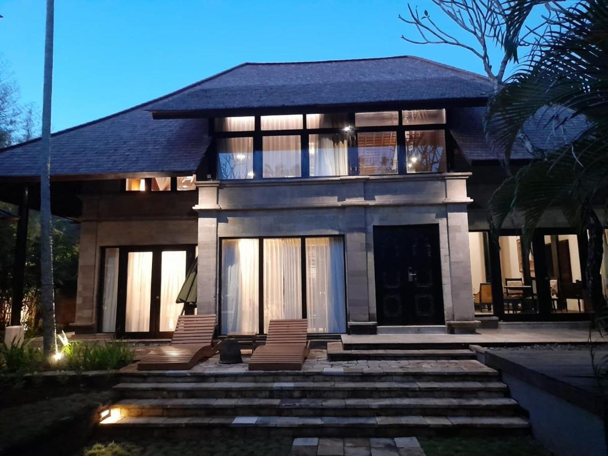 The Royal Beach Seminyak  Exterior photo