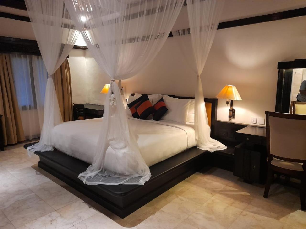 The Royal Beach Seminyak  Exterior photo
