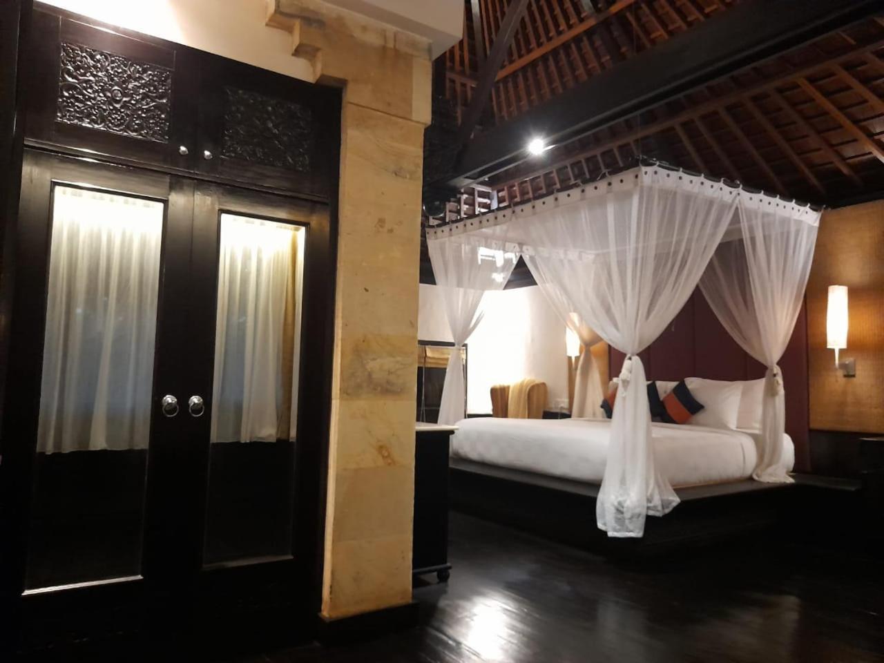 The Royal Beach Seminyak  Exterior photo